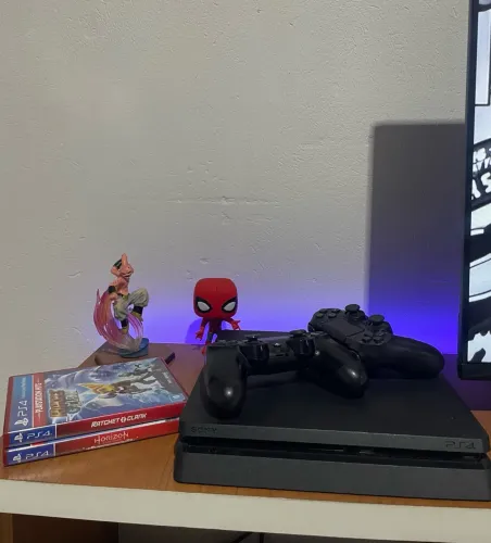 Ps4 Slim 1TB + 2 controles + 2 jogos