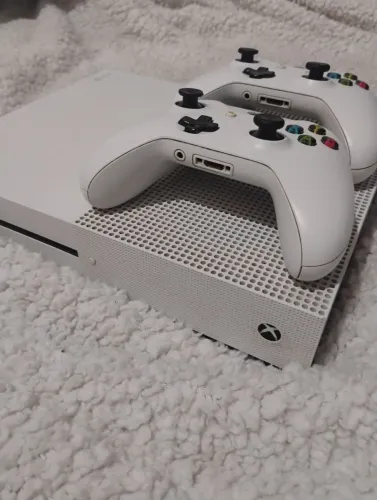 Xbox one S 1tb com dois controles 