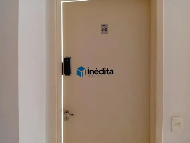 Apartamento com Suíte, Varanda e 65 m² - R$ 1.450/mês