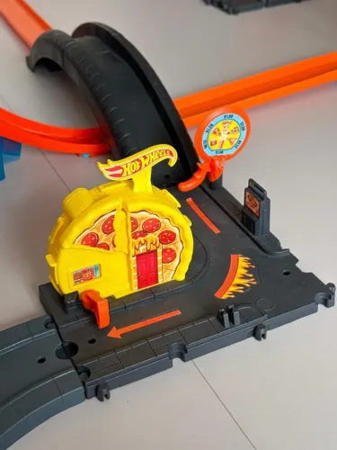 Pista Hot Wheels City Pizzaria Veloz Mattel
