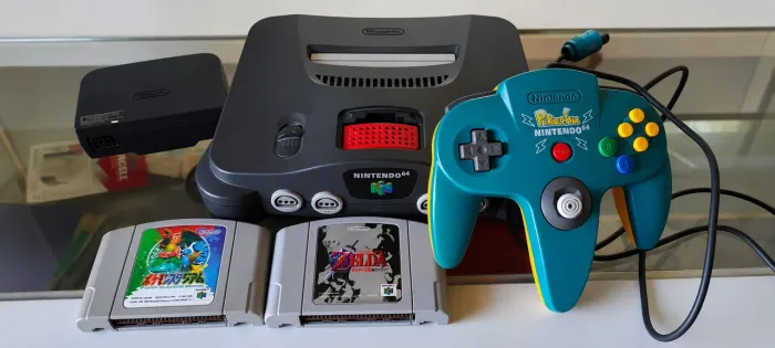 N64 Japonês + Zelda OOT JP + Pkmn Stadium JP + Expansor Pack Vermelho + Controle Pikachu