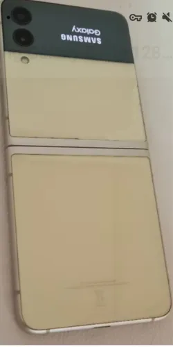 Samsung z flip 3 com listras tudo funcionando