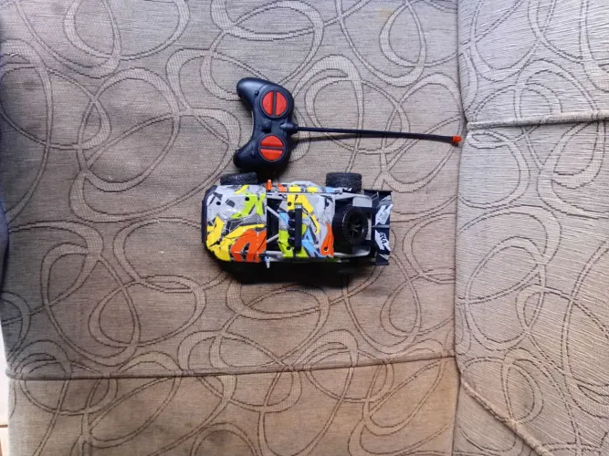 Carro de controle remoto infantil 