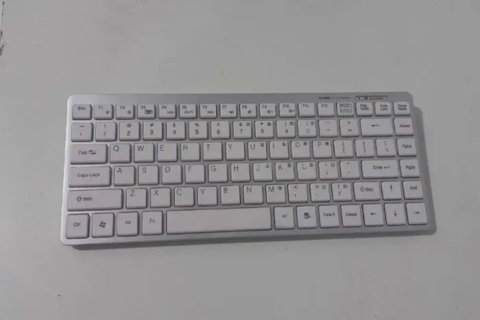 Teclado Bluetooth Sem Fio Clone