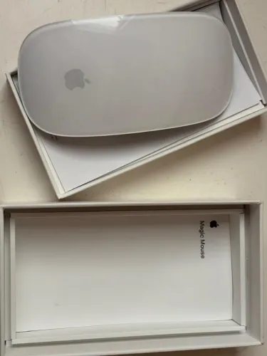 Apple Magic Mouse Bluetooth Recarregável - Na Caixa (Seminovo)