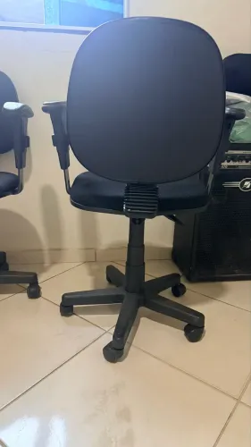Vendo 2 cadeiras de escritório.