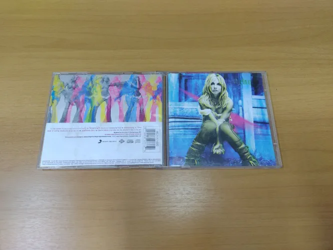 Cd da Britney Spears, original, c/ poster, bom estado. E outros.