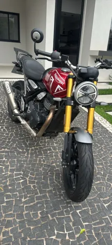 Moto Triumph 400 speed IMPECÁVEL