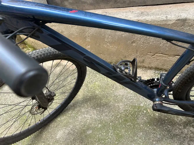 Duas bicicletas seminovas