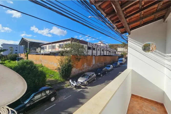 Casa para Alugar Próxima ao Bairro São Pedro Novo Horizonte | 1 Quarto Com Varanda