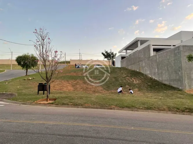 Terreno de Esquina com Vista para a Mata no Condomínio Portal San Giovanni - Itatiba/SP