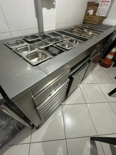 Balcão tipo Ilha refrigerado e quente 