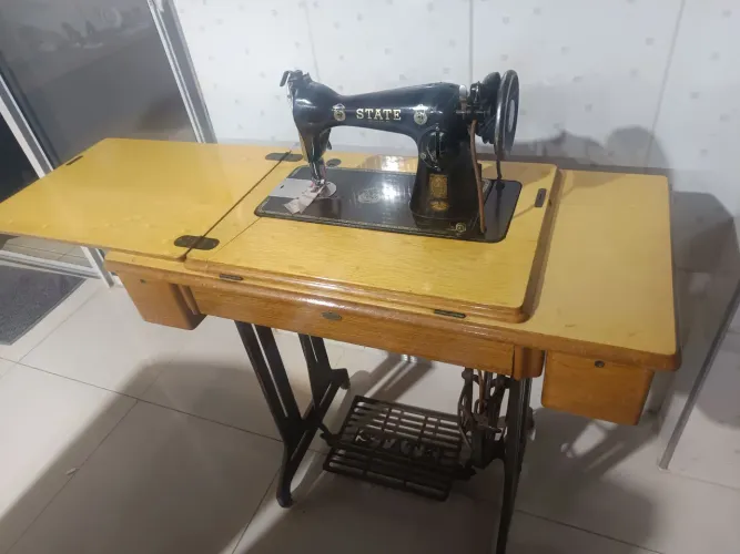 Máquina de Costura Antiga