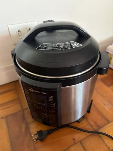 Panela de pressão elétrica Electrolux