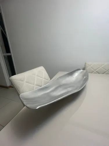 Centro de Mesa em Alumínio Design Orgânico Moderno