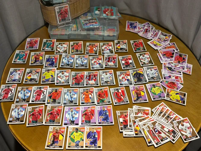 Legends / Extra Stickers a partir de R$49,00 - Figurinhas Raras Panini Copa 2026