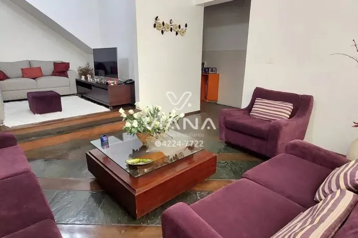Casa assobradada à venda com 227m², 3 quartos e 2 vagas no bairro Vila Pires