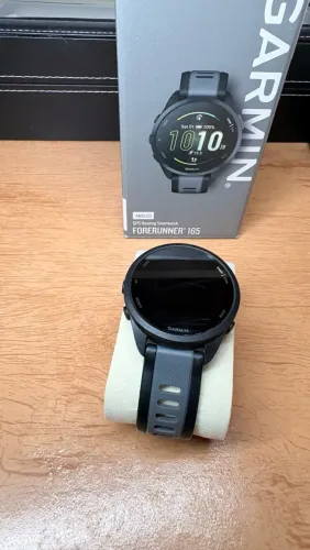 Garmin Forerunner 165 AMOLED com caixa e carregador