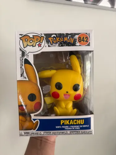 Funko pop: Pikachu, Boa Hancock, Monkey D. Luffy e Traflagar Law.