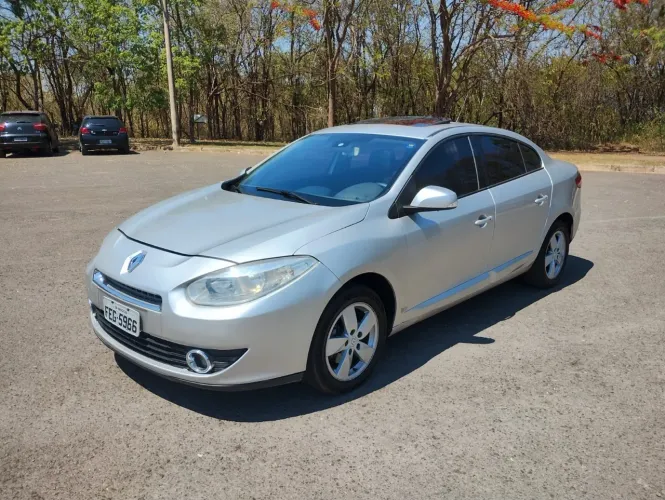 Renault Fluence Sed. Dynamique 2.0 16V Flex Aut. 2013
