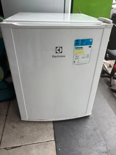 Frigobar Electrolux RE80 79 Litros - 127V