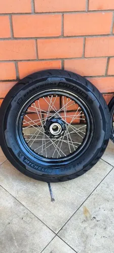 Roda dianteira Heritage 2007 com pneu