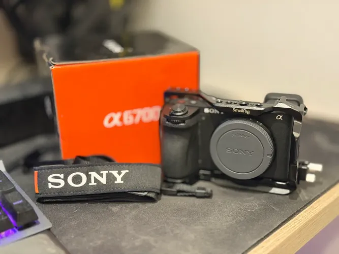 Sony A6700 com cage 