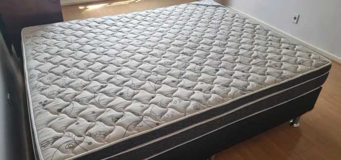 CAMA BOX AMERICANA "QUEEN" (1.58x1.98cm) COM COLCHÃO ORTOBOM (USADO) - $ 1.200,00