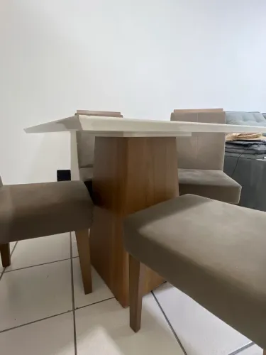 MESA DE JANTAR 4 lugares R$500,00