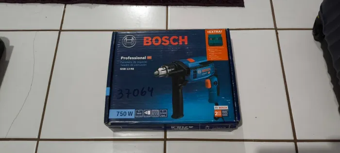 Furadeira Bosch 750W - Nova