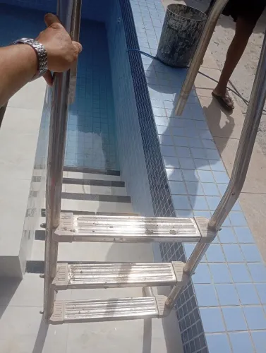 Escada de inox para piscina 