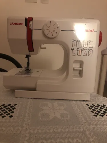 Máquina de Costura Janome Mini