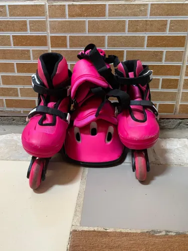 Vende-se kit de patins na cor rosa