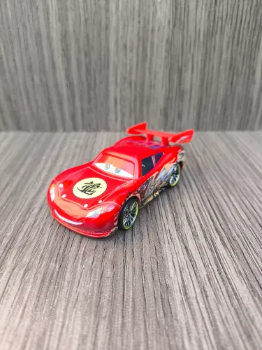 Relâmpago McQueen Dragão Miniatura Filme Carros Metal Diecast Novo Lacrado 
