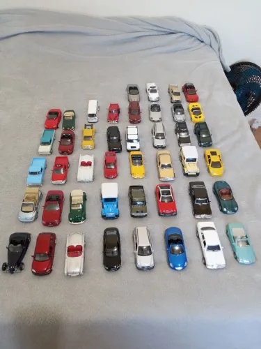 MINIATURAS MAISTO FUNDIDAS SOB PRESSÃO 1.36 12CM PORTAS QUE ABREM BELO HORIZONTE