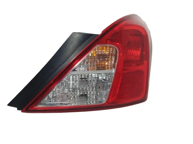 Lanterna Traseira Direita Nissan Versa 2013/2020