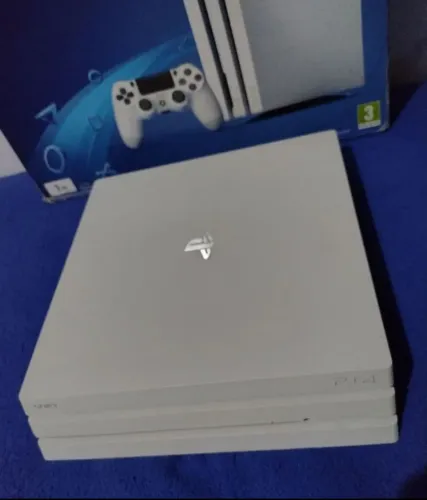 PS4 Pro Branco desbloqueado 9.00