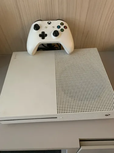 X Box One 500 GB com jogo GTA 5