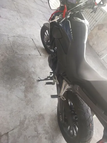 Super nova e a mais bonita, detalhe toda adesivada desde nova com transparente. Chama