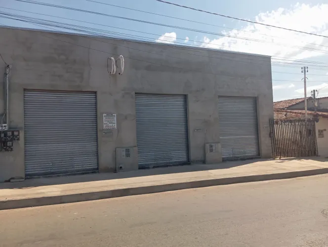 Ponto comercial com lote ao fundo