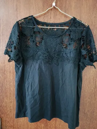 Blusa preta malha e renda Renner