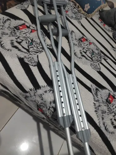 Vende se muletas axilar
