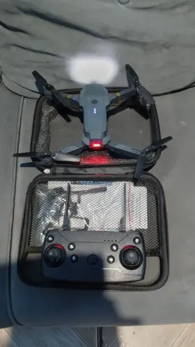 Drone E88 Com defeito leia descrição.