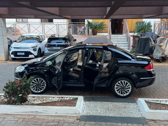Fiat Linea Essence 1.8 Flex 16V 4P 2016