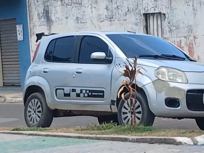 Fiat Uno Attractive 1.4 EVO Fire Flex 8V 4P 2011