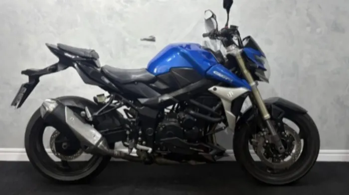  Oferta imperdível SUZUKI GSR750