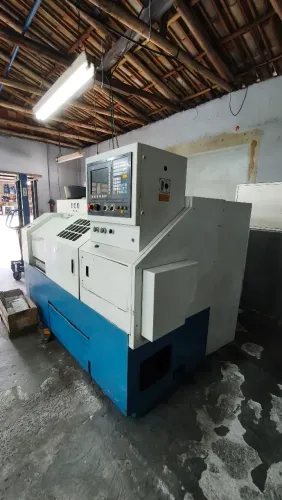 (ATENÇÃO). Torno CNC Romi cosmos 20u