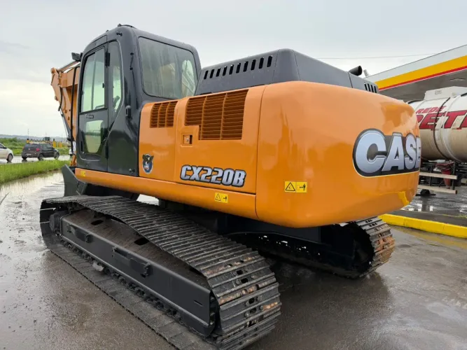 Ótima oportunidade,escavadeira case cx220B 