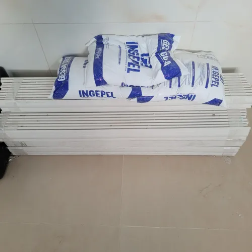 Moldura de gesso 70 metros e 03 cola para instalação.
