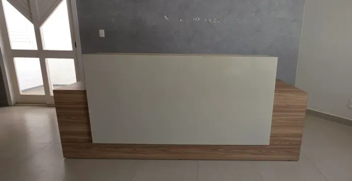 Vendo balcão para recepção com 3 gavetas, 2,5m x 1,5m